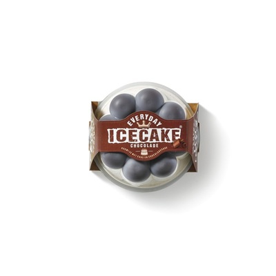 ijstaart met chocoladesaus